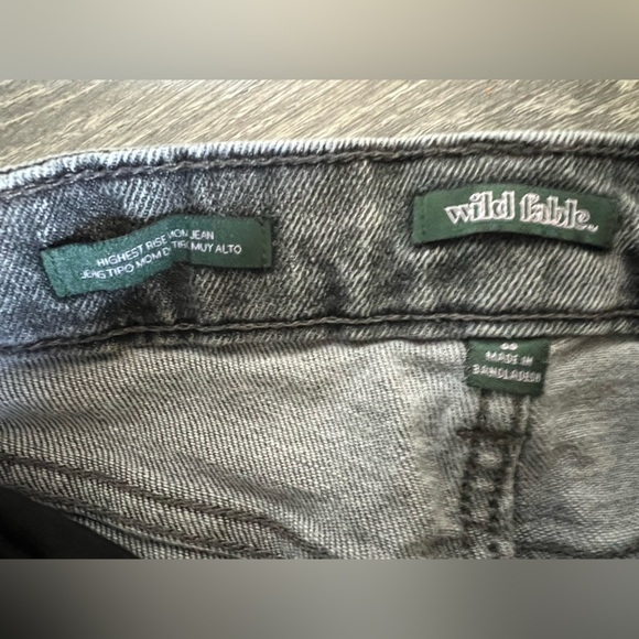 Wild Fable Highest Rise Distressed Mom Jean in grey. Size 00 - Picture 7 of 7